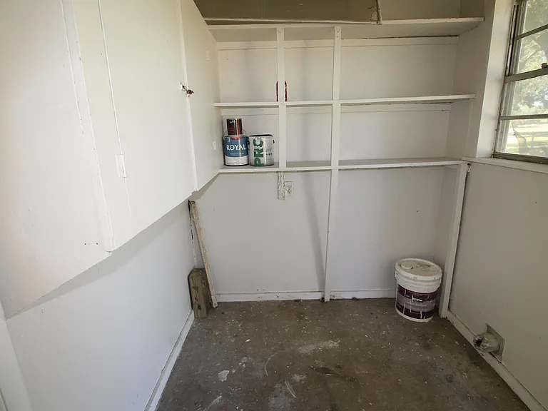 1610 W Frank St — Photo 15
