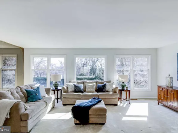 649 Niblick Ln, Wallingford, PA 19086