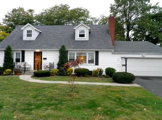 15 Fountain Dr, Valhalla, NY 10595