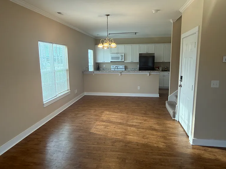 290 Twin Oaks Dr #B — Photo 3