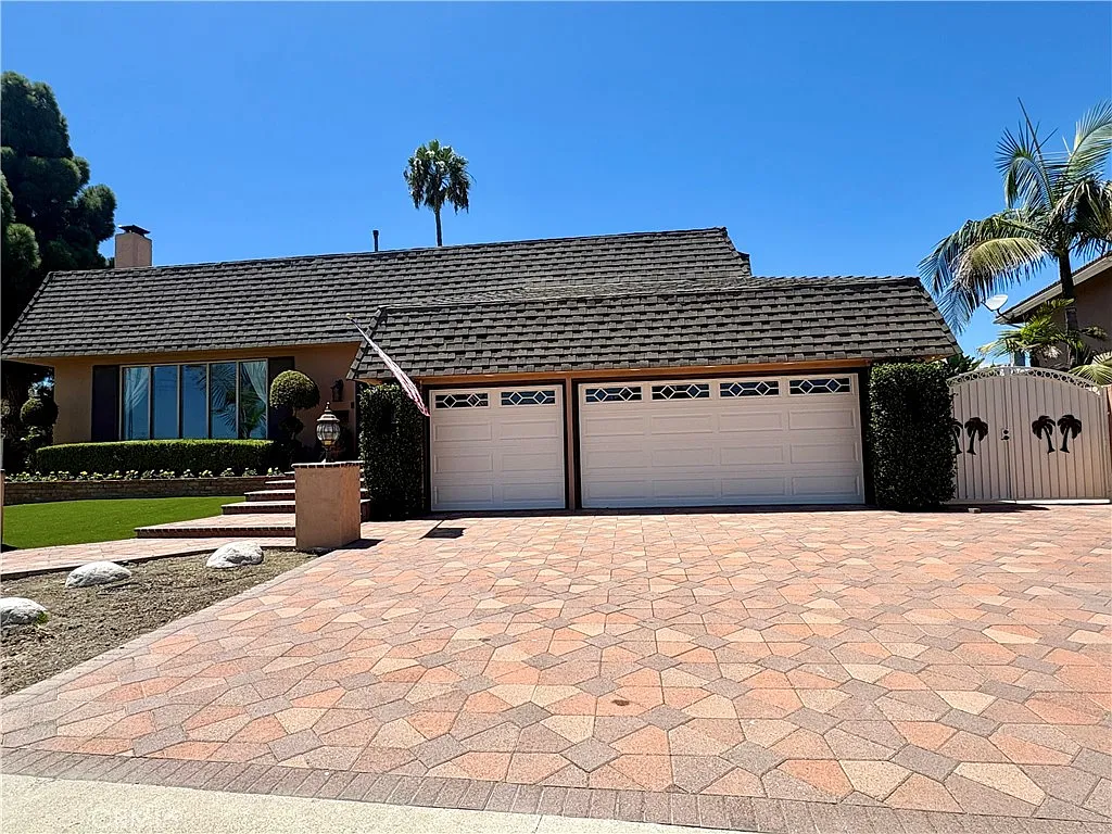 5 bed, 2684 sqft, $6,700 — Photo 1