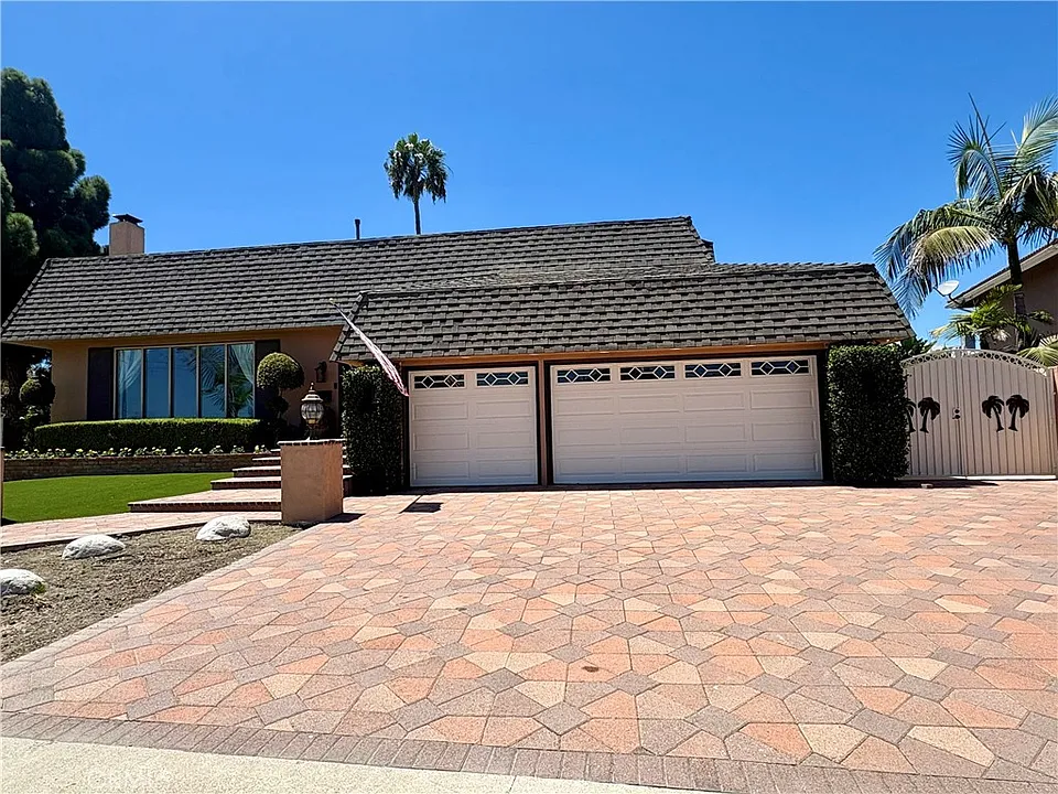 20441 Ravenwood Ln