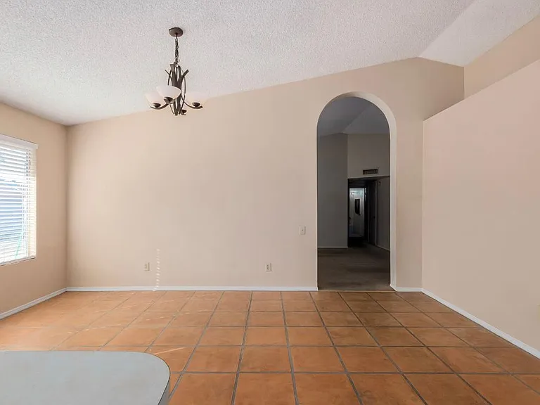 4825 W Chicago St — Photo 28