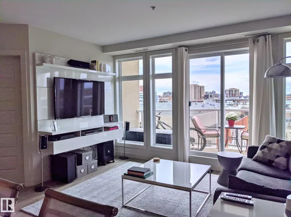 10388 105th St NW #501, Edmonton, AB T5J 0C2