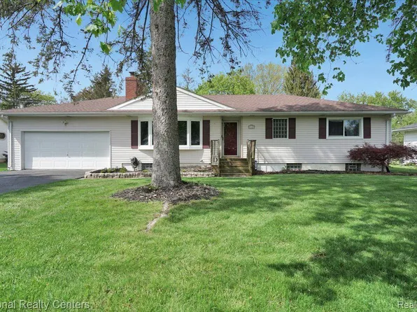 6128 Northrup Dr, Waterford, MI 48329
