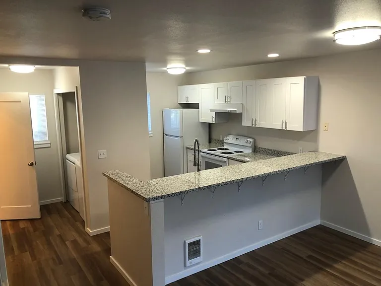 3024 21st Ave W #B — Photo 6