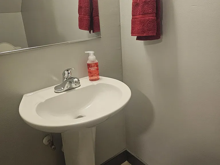 LIV Lakeview — Photo 19