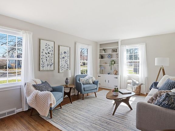 3rd image of 37 Oakmount Dr