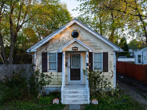 198 Woodlawn Avenue, Saint James, NY 11780