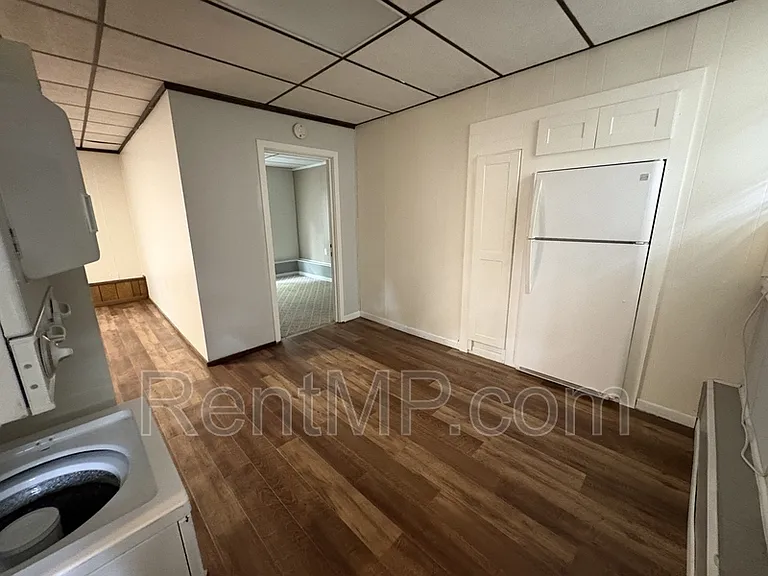 931 S Fancher Ave #B — Photo 7