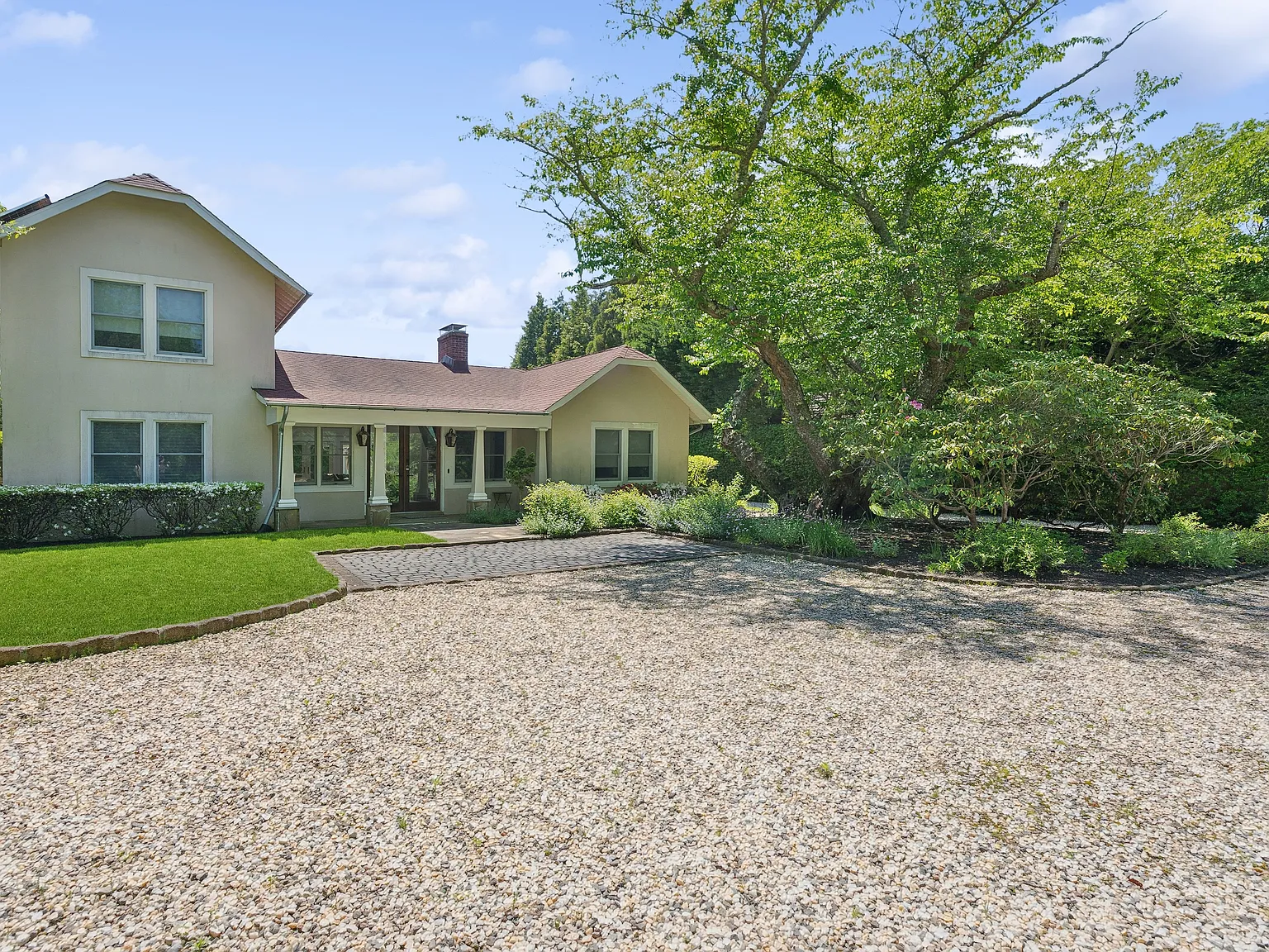 Southampton Village Four Bedroom with Pool and Pool House — Photo 2