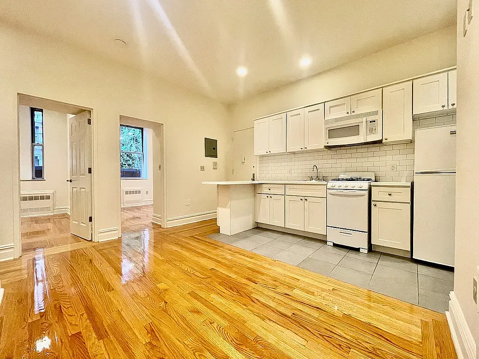 59 W 10th St #1E