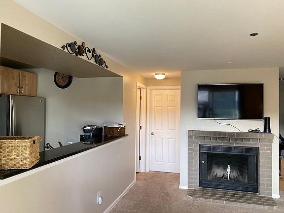 4th image of 6700 NE 182nd St APT D202