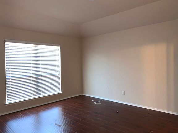 5th image of 405 Sandy Ln