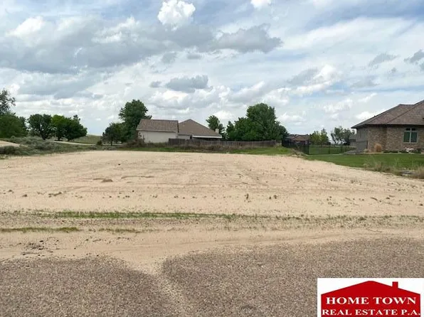 1806 Oxford Ct, Garden City, KS 67846