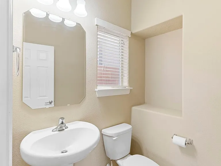 604 Loma Linda Loop NE — Photo 20