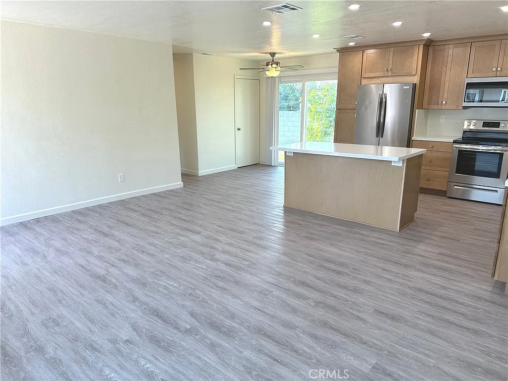 2 bed, 800 sqft, $2,600 — Photo 4