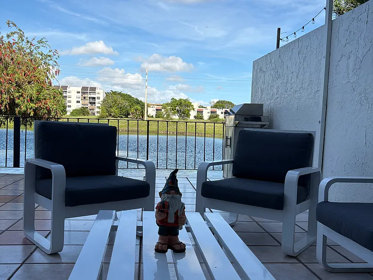 Fontainebleau Blvd — Photo 18