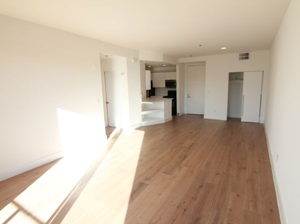 8811 5/8 Burton Way #318