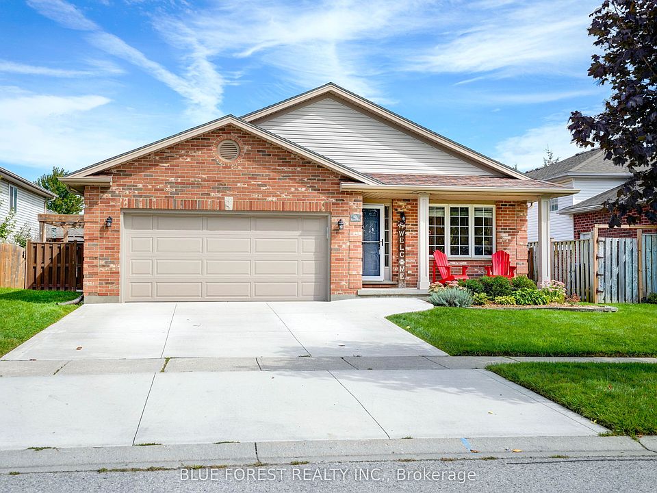 1st image of 11 Edgewell Cres