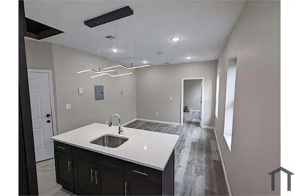 Building Photo - 406 N 5th St #404