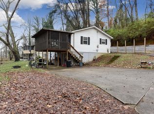 3112 Burning Log Ln, Louisville, TN 37777