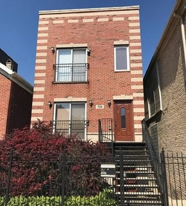724 N Willard Ct #1