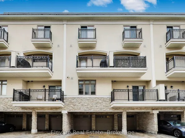 3083 Cawthra Rd Unit 24, Mississauga, ON L5A 2X4