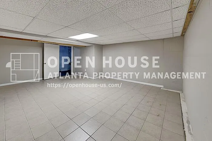 151 Castleair Dr NE — Photo 17
