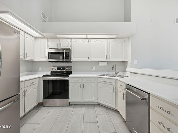 3rd image of 5244 E HANNIBAL Street