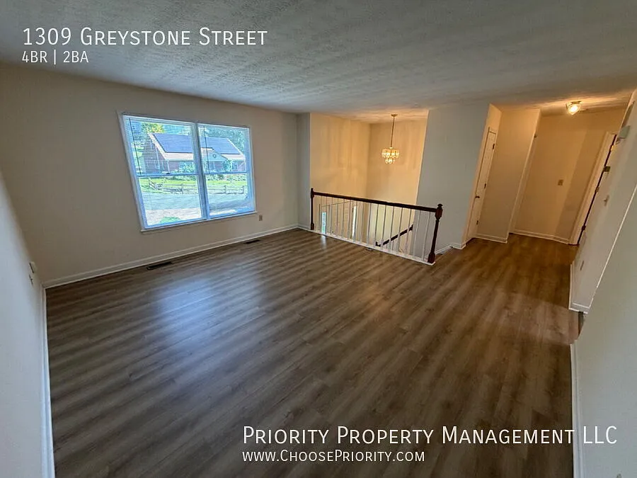 Roomy 4-Bedroom, 2-Bath Home in Harrisonburg — Photo 4