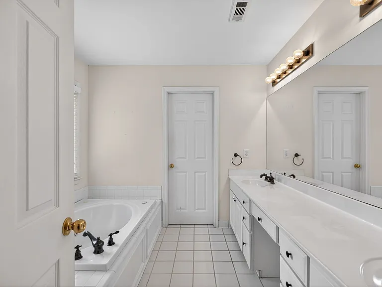 1712 Kenbrook Ct NW — Photo 34
