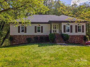 6940 Albaneen Ct, Charlotte, NC 28215