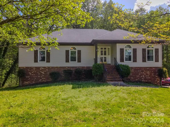 6940 Albaneen Ct, Charlotte, NC 28215