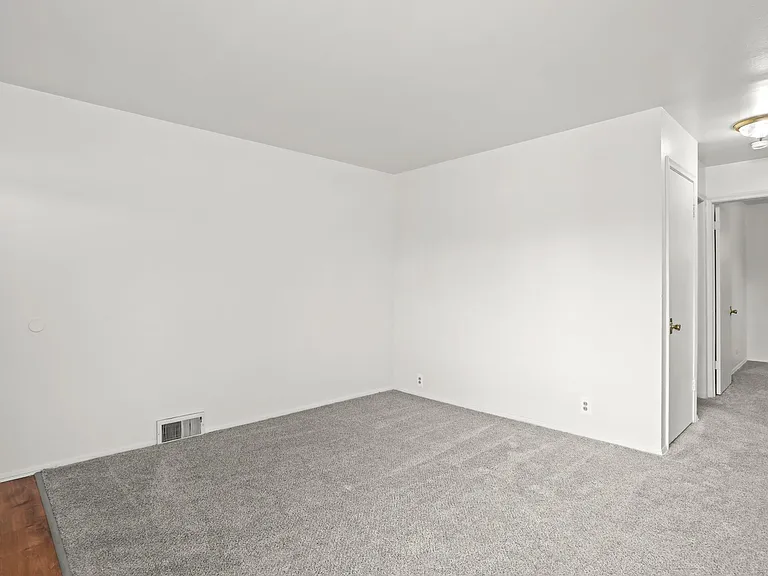 2758 Ackley Ave — Photo 26