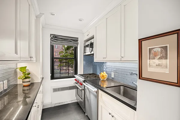 Sold by William Raveis Real Estate | media 3