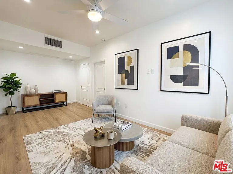 816 1/2 N McCadden Pl — Photo 1