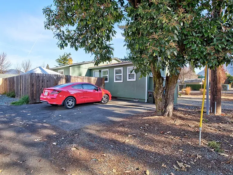 1694 Cloverlawn Dr — Photo 1