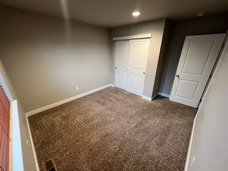 1086 S New Oak Ln — Photo 6