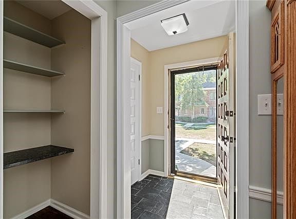 4th image of 8351 Somerset Dr