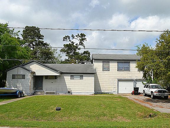 Large Loft and full bath above garage