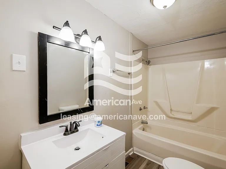 496521_012_wm_-_bathroom_13524874.jpg