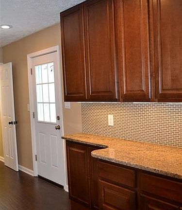 4th image of 6294 Strathallan Dr
