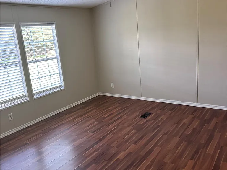 307 Ella Ln — Photo 11