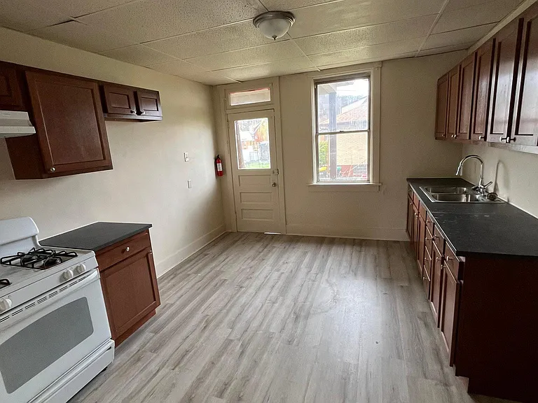 135 Jane St — Photo 3
