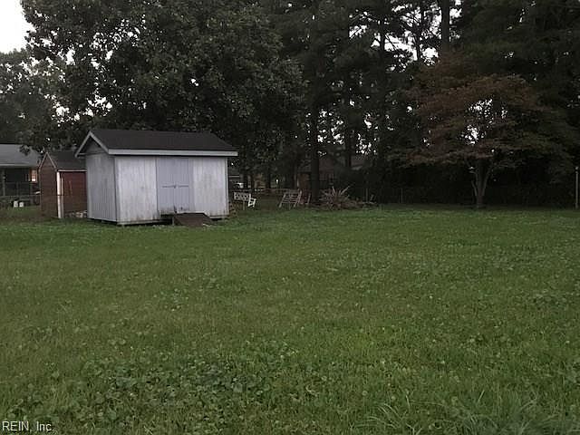 2nd image of 5829 Hawthorne Ln