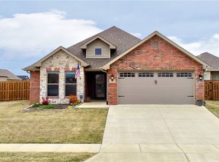 242 Coffee St, Pea Ridge, AR 72751