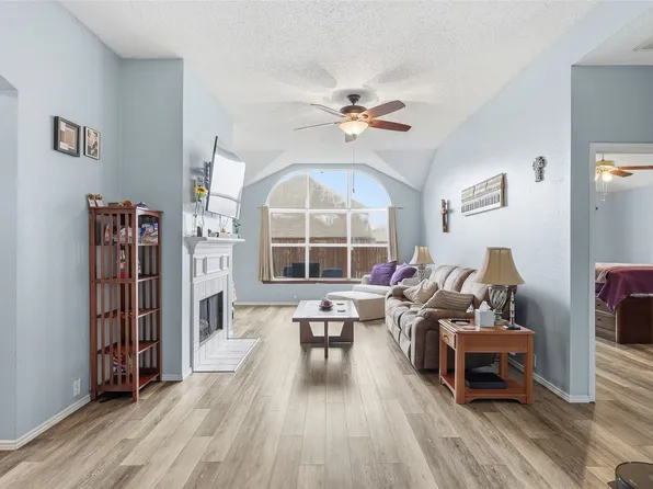 763 Winding Oak Bnd, Lake Dallas, TX 75065