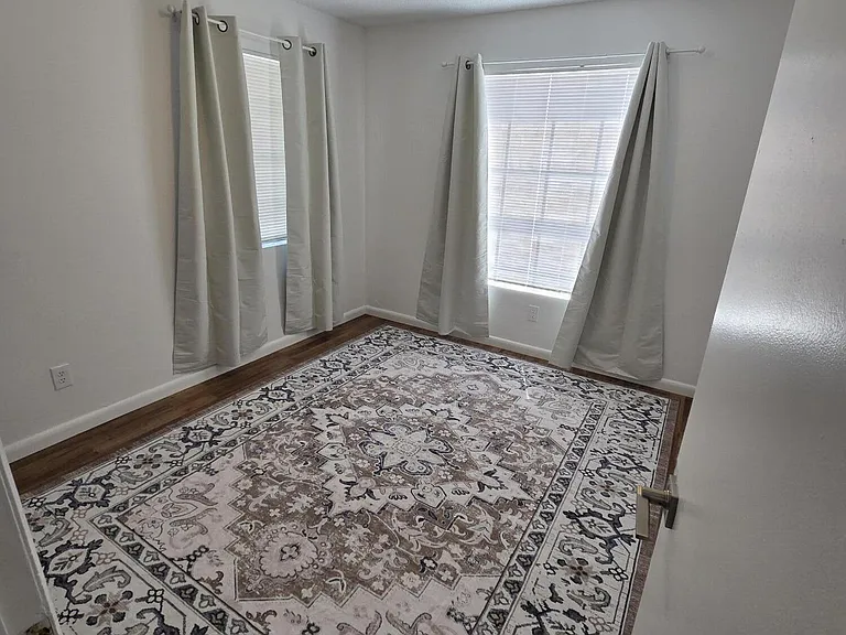 5803 SE Collins Ave — Photo 8