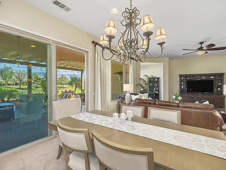 81126 Avenida Lorena — Photo 10